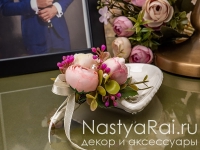 Бутоньерка для жениха с темно-розовыми пионами. Фото 003.