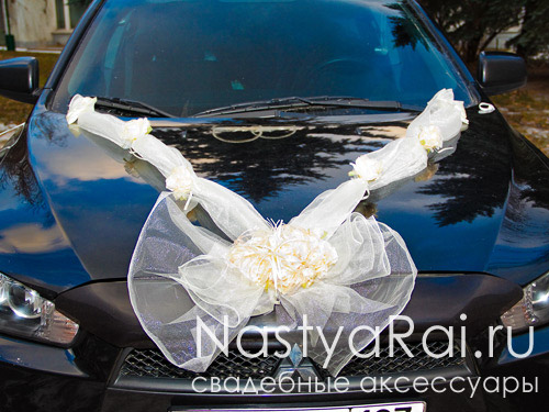 Фото. Декор свадебного автомобиля на капот.