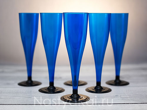 Синие пластиковые бокалы для шампанского