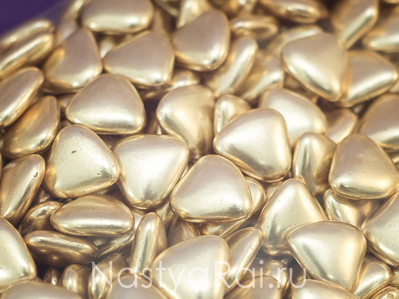 Фото. Шоколадное драже Сердечки золотые.