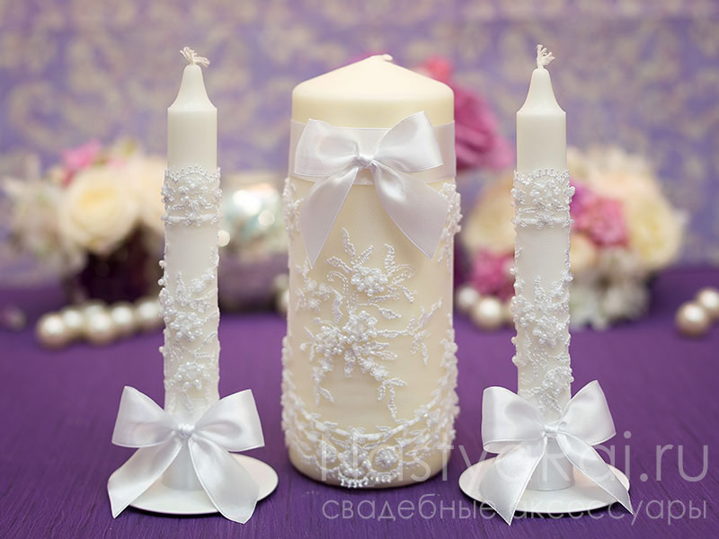 Фото. Свадебные свечи с кружевом, белые.