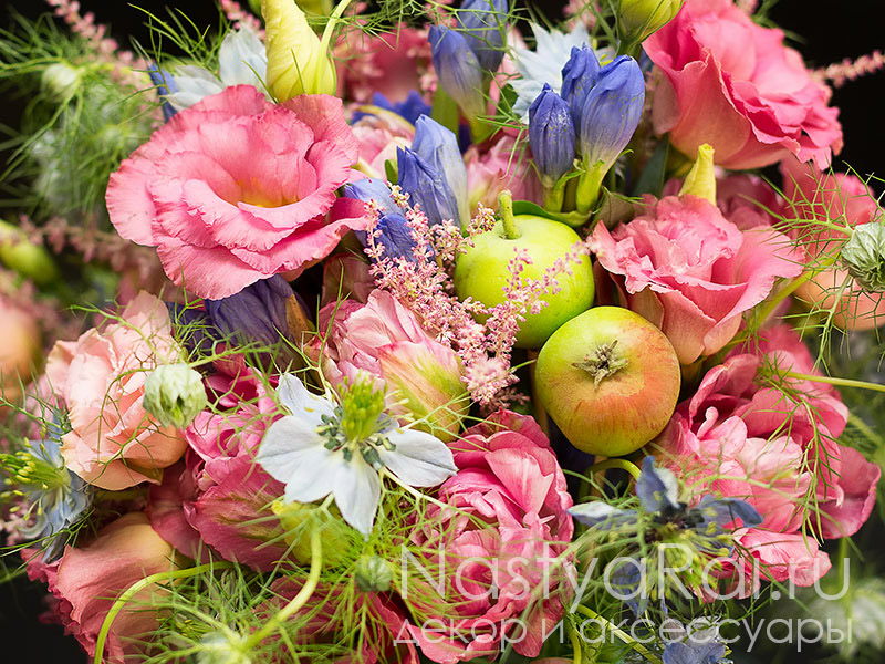 Фото. Букет невесты с дикими яблочками.