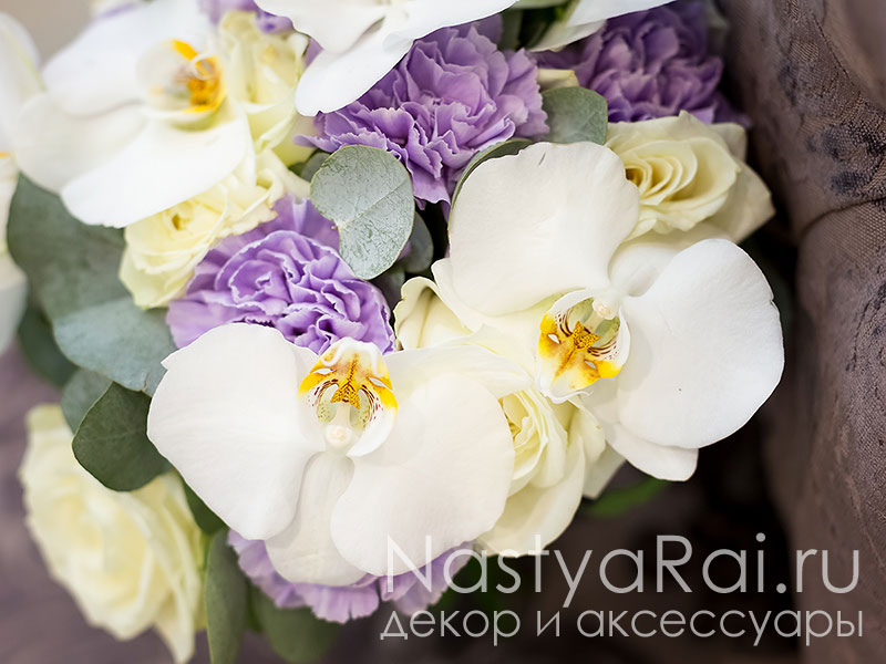 Фото. Букет невесты из орхидей и лунной гвоздики.