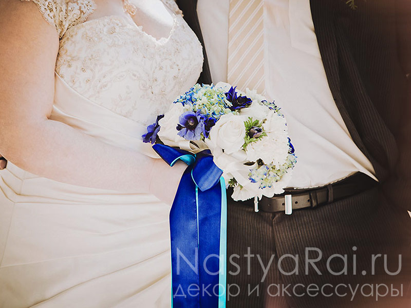 Фото. Бело-синий букет невесты.