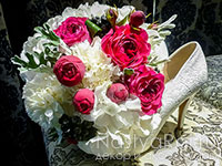 Букет невесты из пионовидной розы, гортензии. Фото 000.