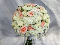 Свадебный букет из хризантем и кустовых роз. Фото 000.