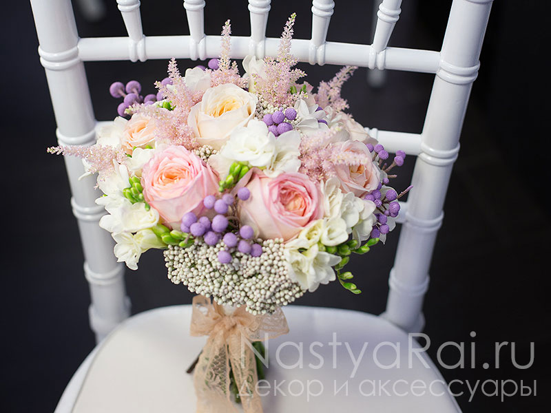 Фото. Свадебный букет невесты из пионовидных роз.