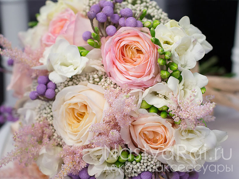 Фото. Свадебный букет невесты из пионовидных роз.