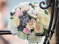 Букет невесты из роз и хлопка. Фото 000.