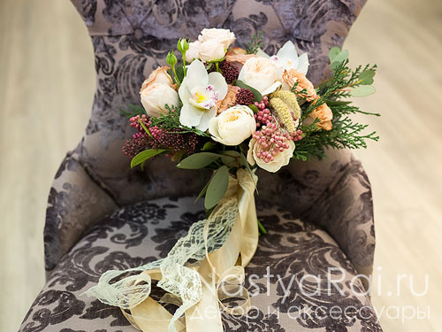 Стильный букет невесты с пионовидными розами