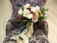 Стильный букет невесты с пионовидными розами. Фото 000.