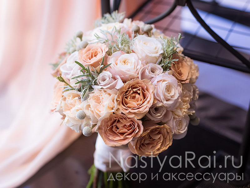 Фото. Букет невесты в цвете капучино.