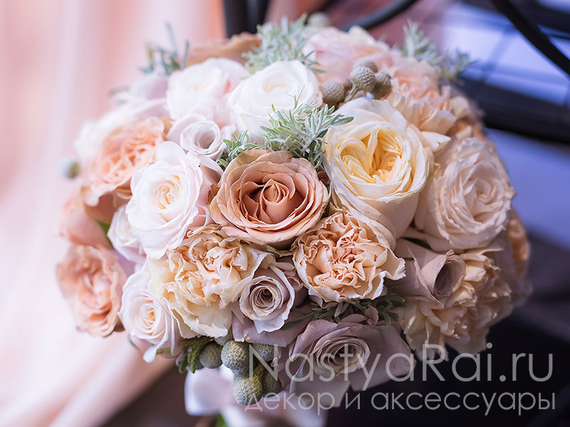 Фото. Букет невесты в цвете капучино.