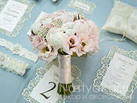 Букет невесты из розовых пионов с хлопком. Фото 000.