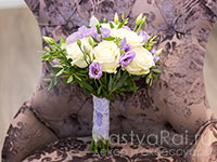 Нежный букет невесты в бело-сиреневых тонах. Фото 000.