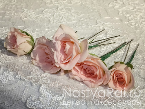 Шпильки с розами для свадебной прически