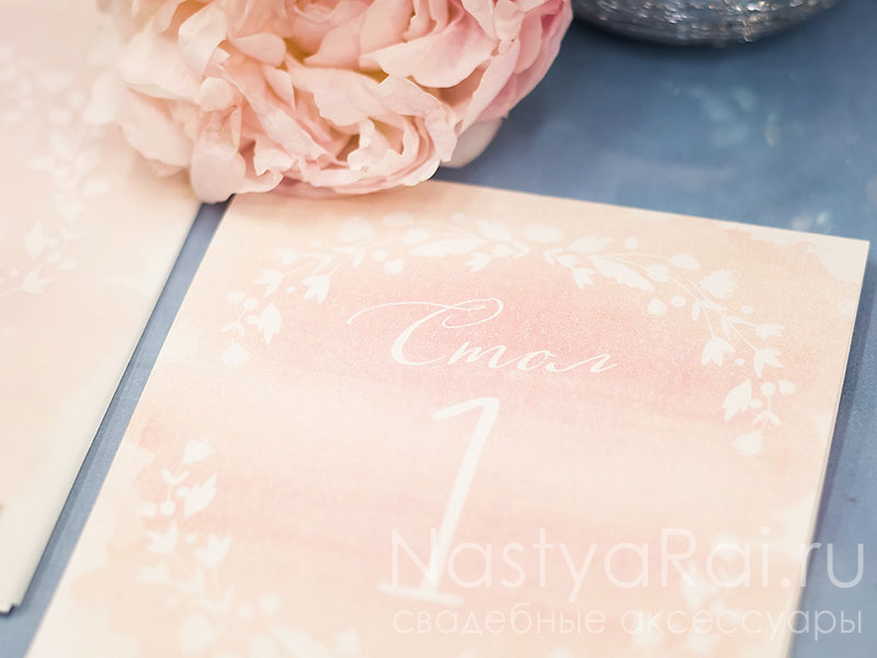 Фото. Розовая свадебная карточка на стол.