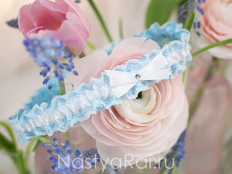Фото. Подвязка невесты голубая.