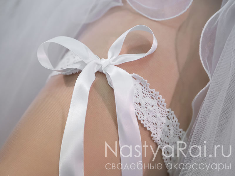 Фото. Подвязка невесты с цветком.