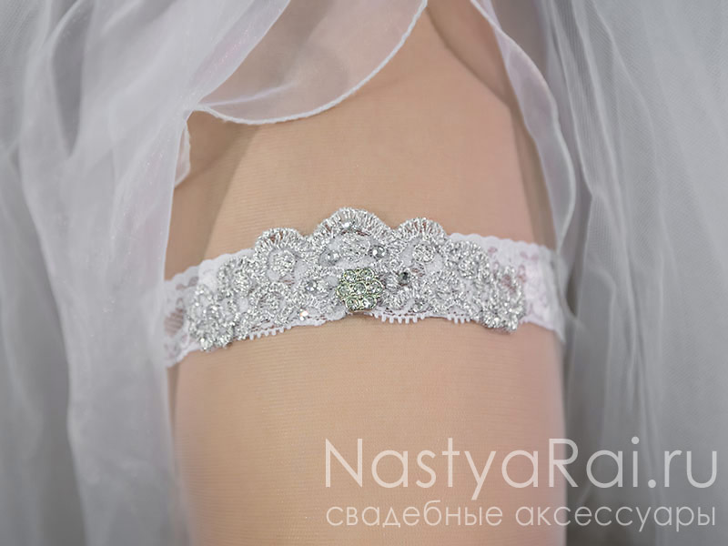 Фото. Подвязка невесты с серебряным кружевом.