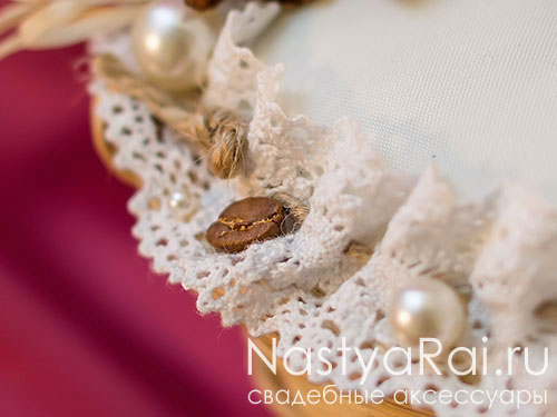 Фото. Рустикальная свадебная подушечка.