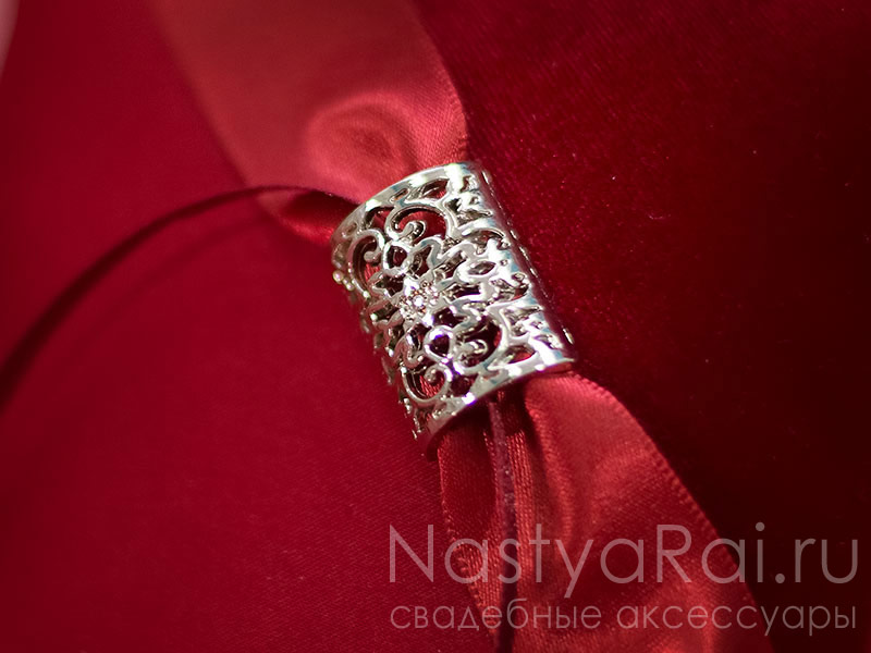 Фото. Подушечка для свадебной церемонии "Рубин".