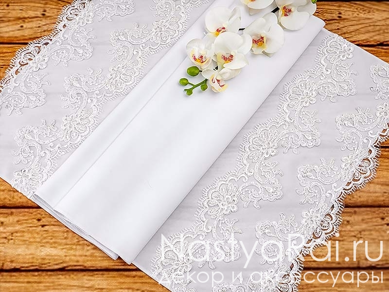 Фото. Белый свадебный рушник с бисером.