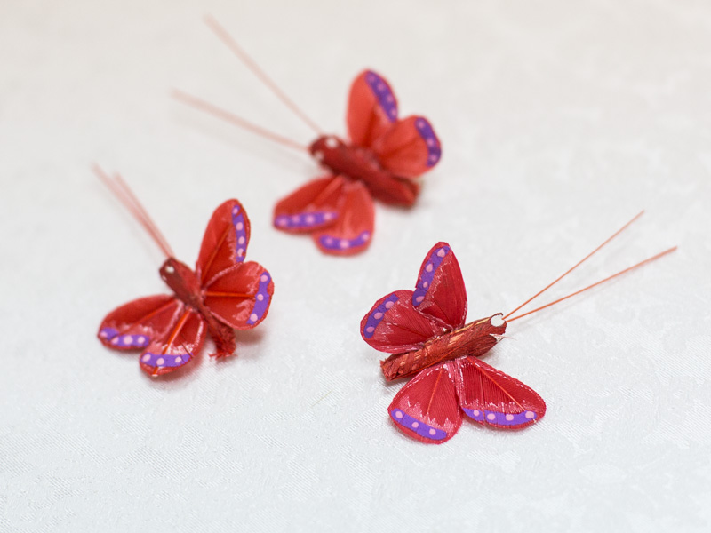 Фото. Бабочки декоративные из перьев. Алые, 20 шт.