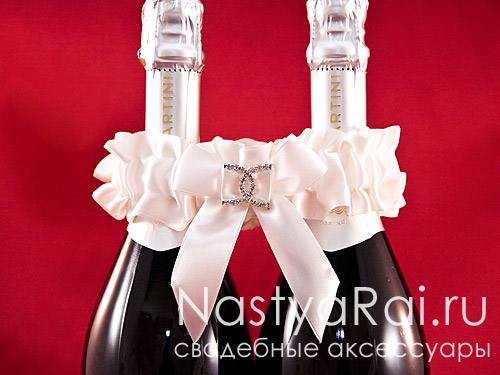 Фото. Украшение свадебного шампанского Шанель.
