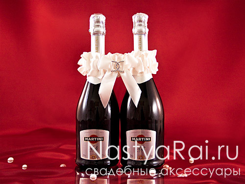 Фото. Украшение свадебного шампанского Шанель.