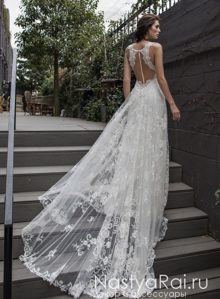 Фото. Свадебное платье с кружевным шлейфом RIKI DALAL RD-209.