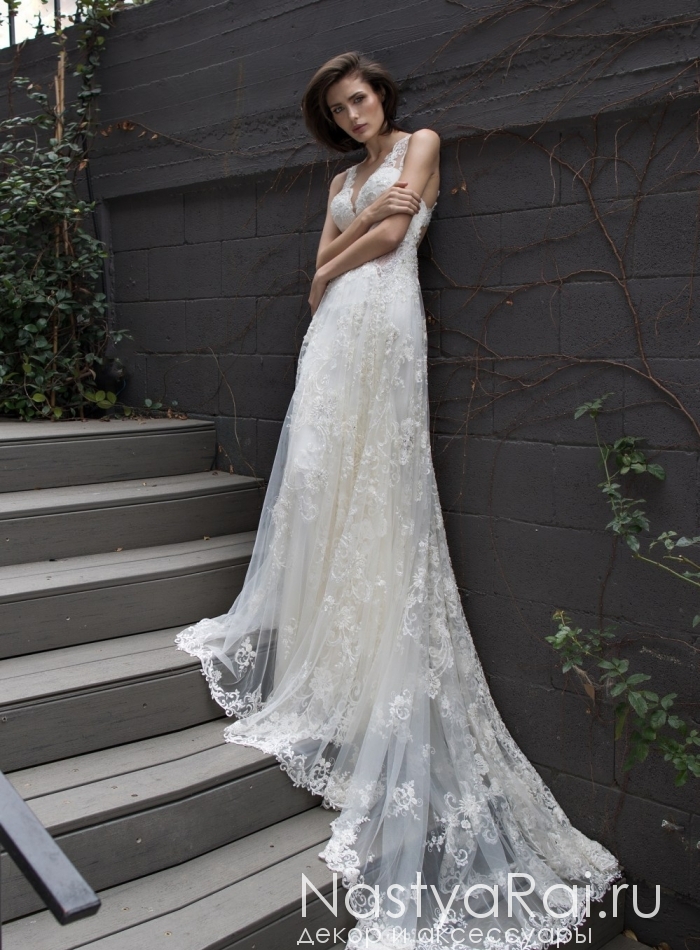 Фото. Свадебное платье с кружевным шлейфом RIKI DALAL RD-209.