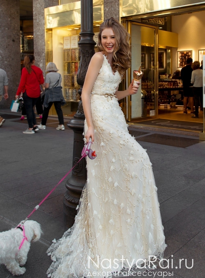 Фото. Свадебное платье из кружева с объемными цветами ZAR001.