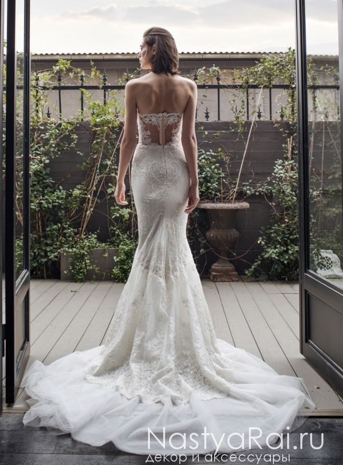 Фото. Свадебное платье с декольте RIKI DALAL RD-210.