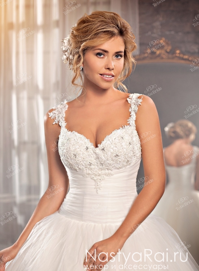 Фото. Пышное свадебное платье с декольте DA003.