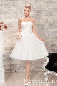 Свадебное платье с декоративным цветком BB369. Фото 000.