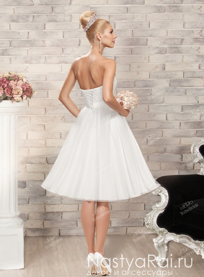 Фото. Свадебное платье с декоративным цветком BB369.