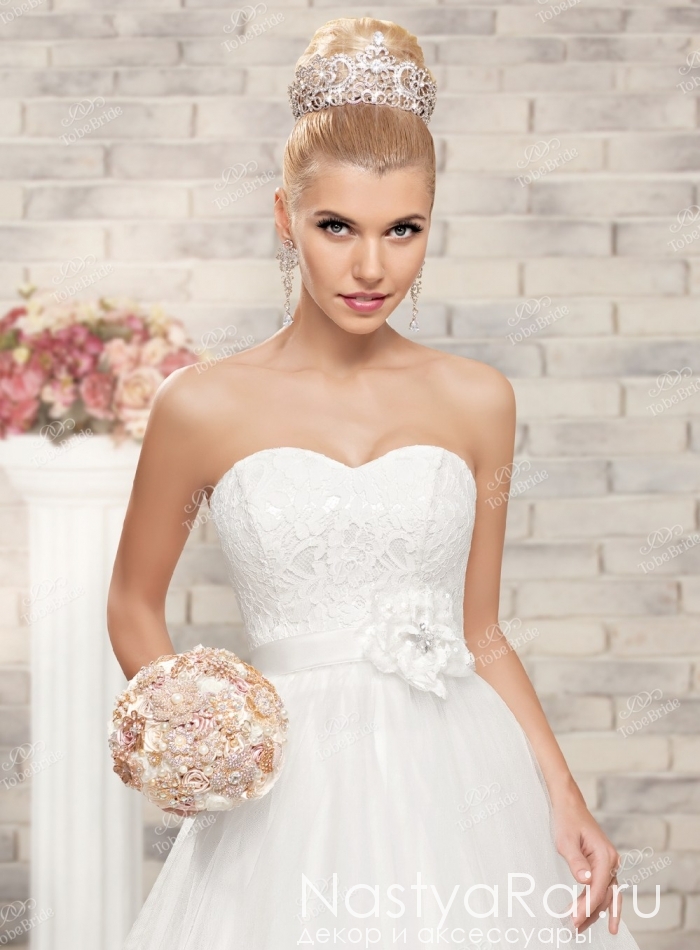 Фото. Свадебное платье с декоративным цветком BB369.
