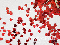 Свадебное конфетти - красные сердечки. Фото 000.